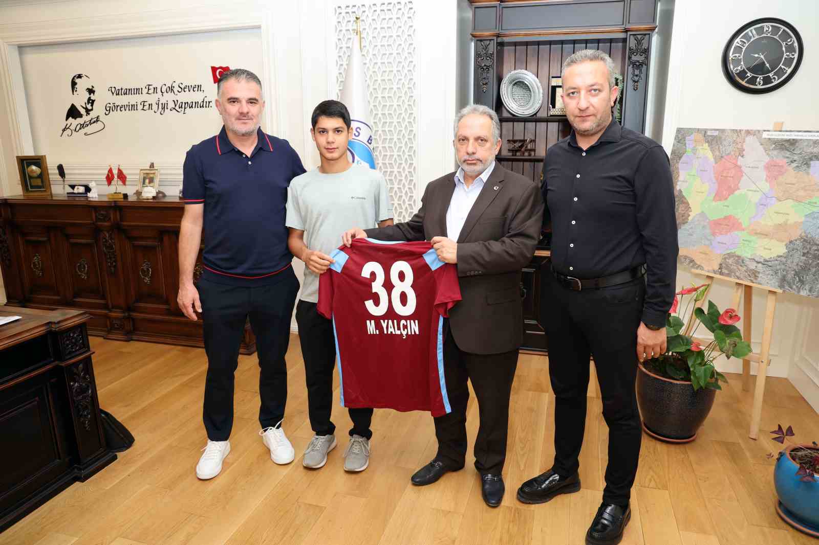 Talas Belediyespor&rsquo;un gururu Mustafa &Ccedil;iğdem&rsquo;den Başkan Yal&ccedil;ın&rsquo;a ziyaret
