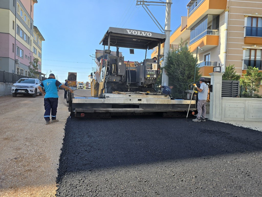 Kartepe’de asfalt atağı
