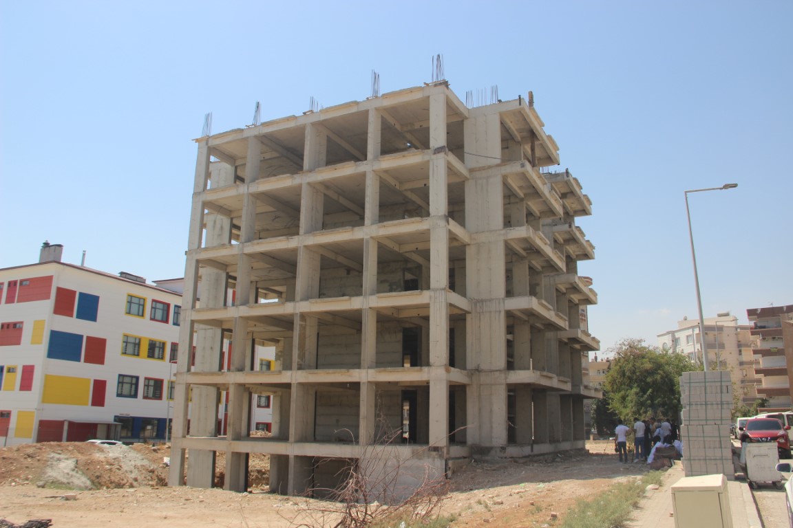 Müteahhit kendisini ihbar etti: Bina mühürlenerek yıkımı yapıldı