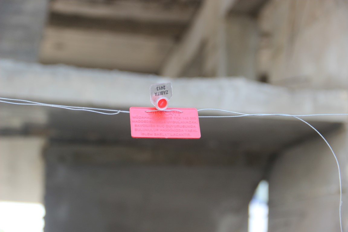 Müteahhit kendisini ihbar etti: Bina mühürlenerek yıkımı yapıldı