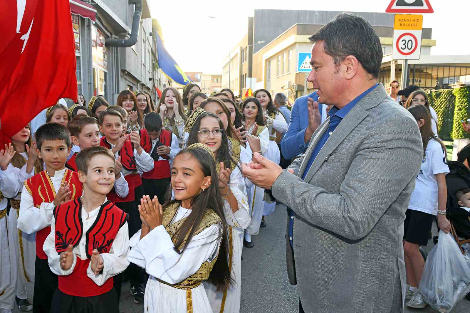 Osmangazi’de Uluslararası Balkan Festivali renkli görüntülerle start aldı