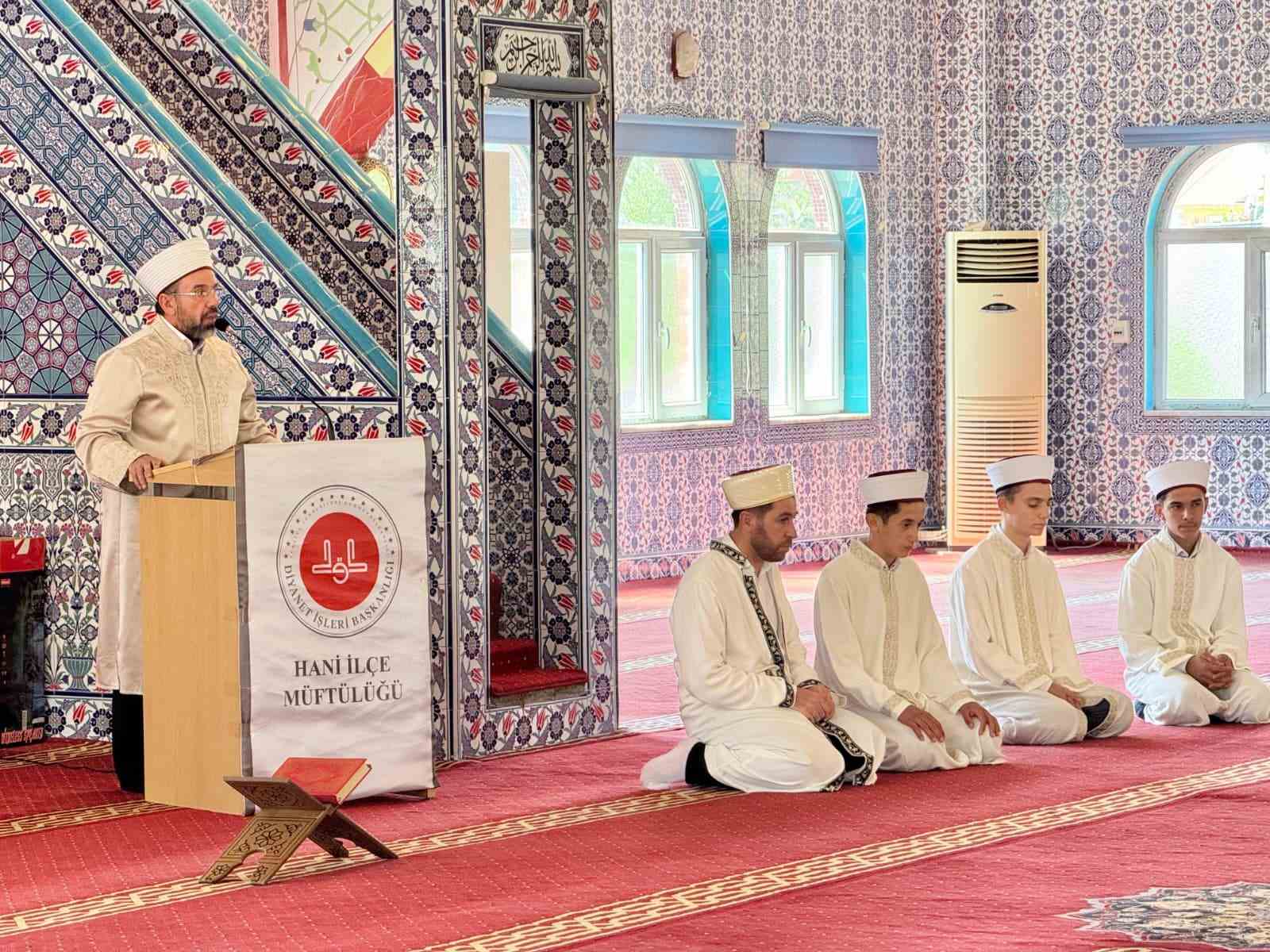 Diyarbakır’da 12 öğrenci hafızlık icazet belgelerini aldı