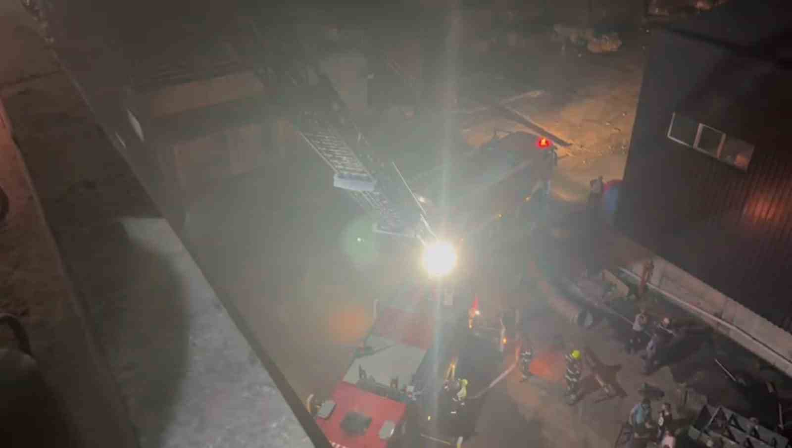 Balıkesir&rsquo;de kağıt fabrikasında yangın
