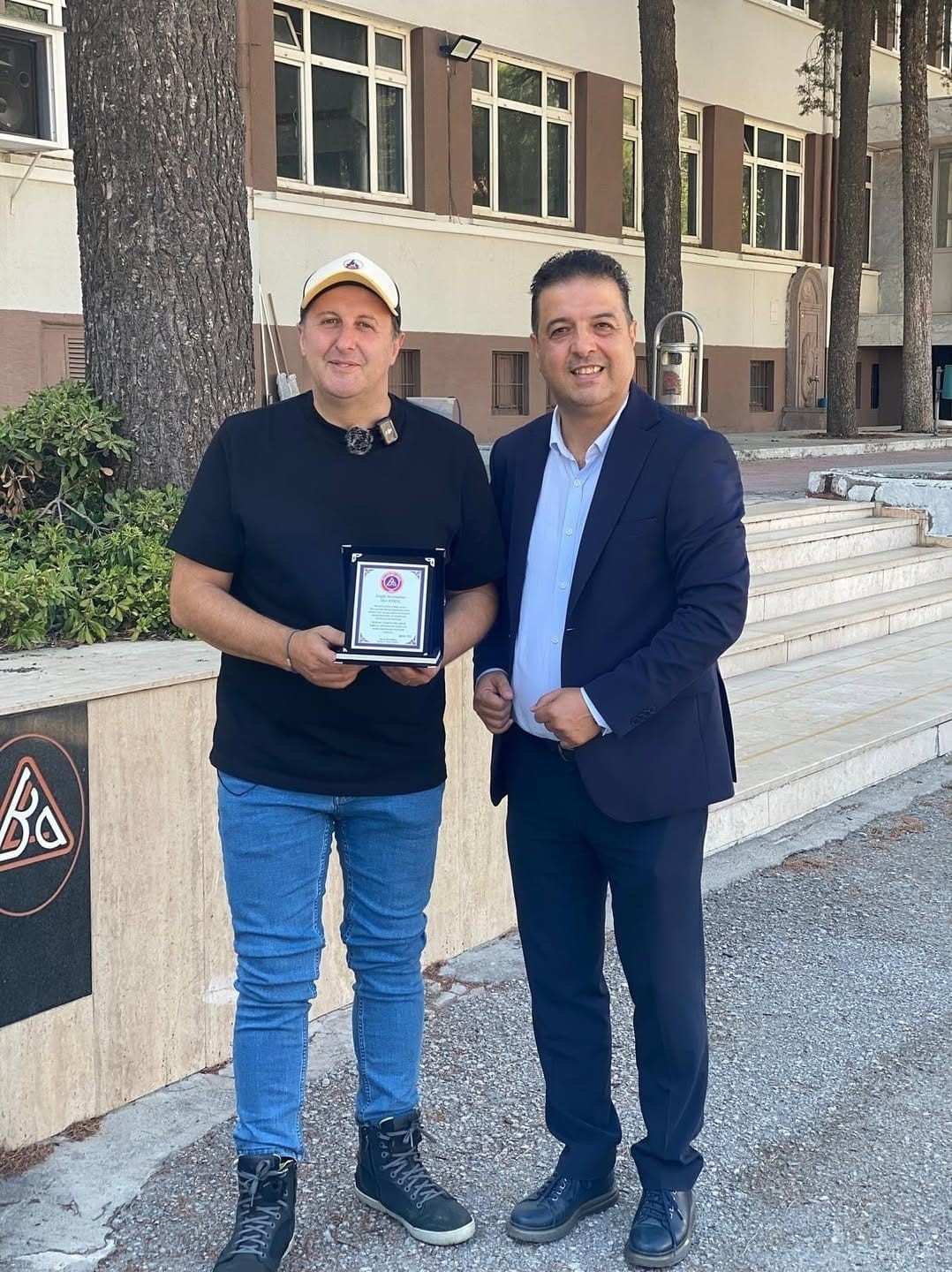 Ünlü oyuncu İlker Ayrık’tan Balıkesir Lisesi’ne ziyaret