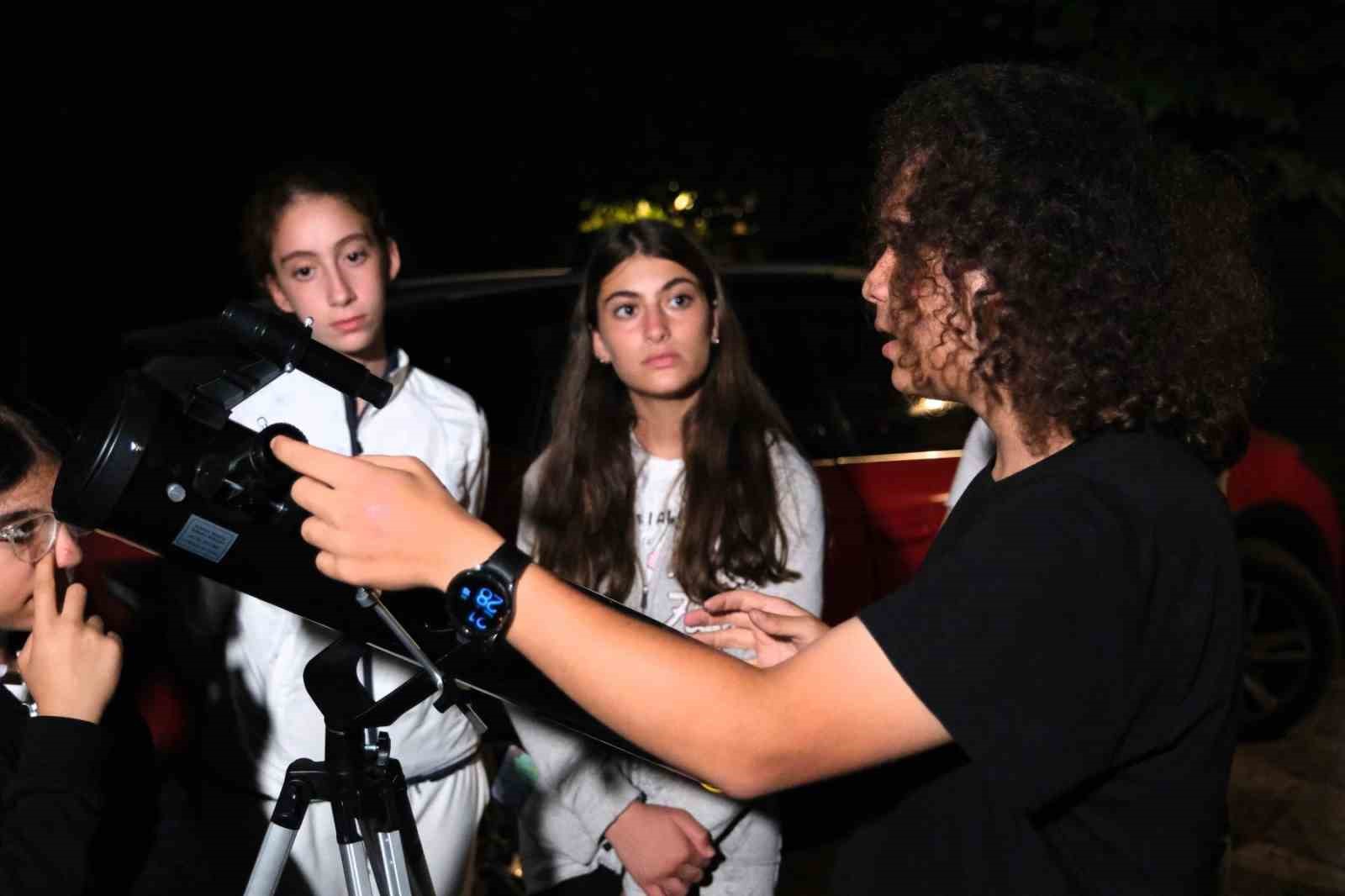 SUBÜ Astronomi Topluluğu, depremzede gençlere gökyüzünü açtı