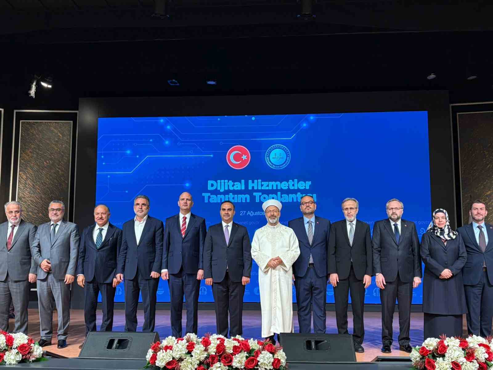 Bakan Kacır: "110 teknoparkımızda 12 bine yakın teknoloji girişimi pek çok alanda yenilikçi çalışmalara imza atıyor"