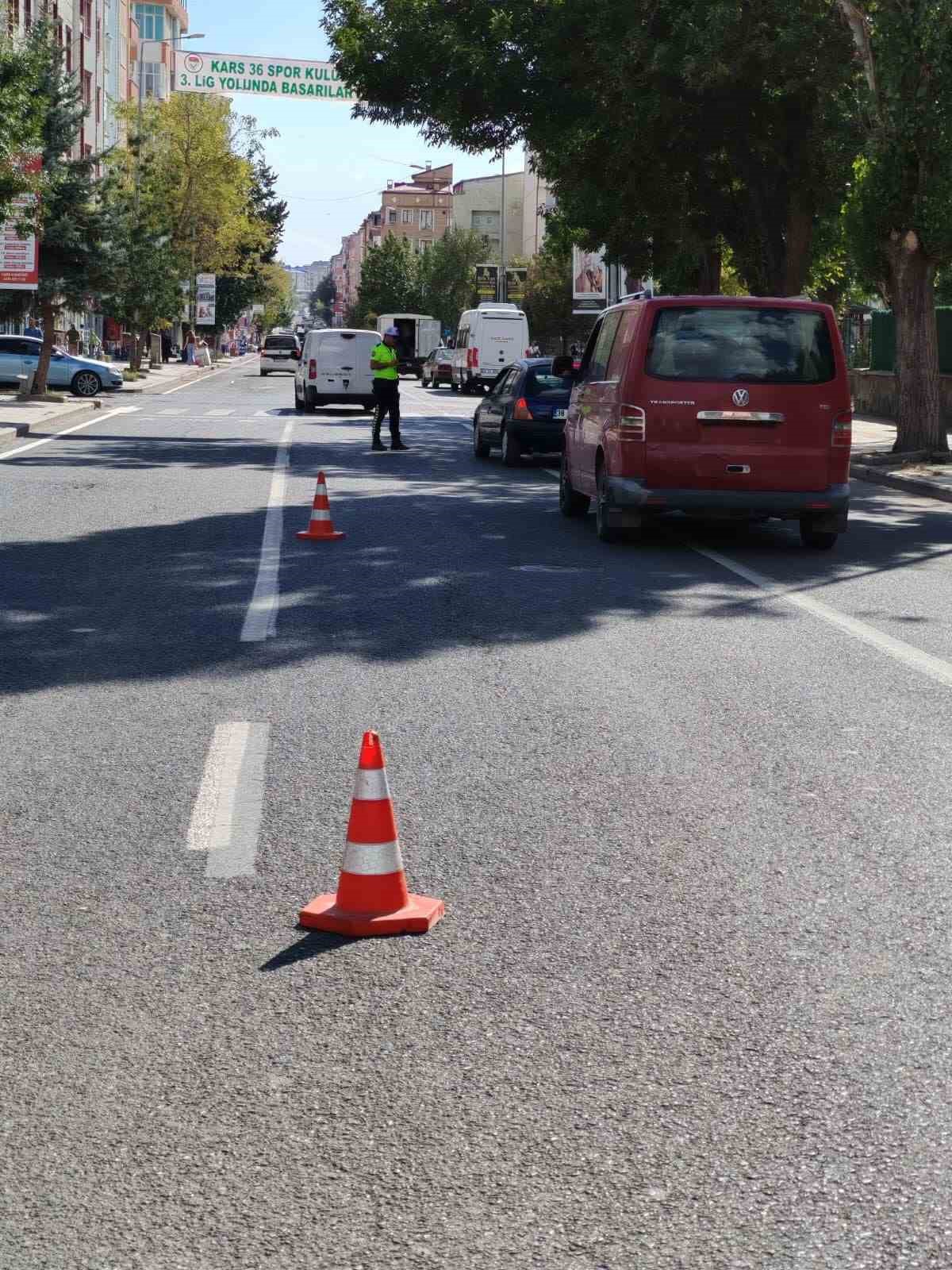 Kars&rsquo;ta trafik kontrolleri s&uuml;r&uuml;yor

