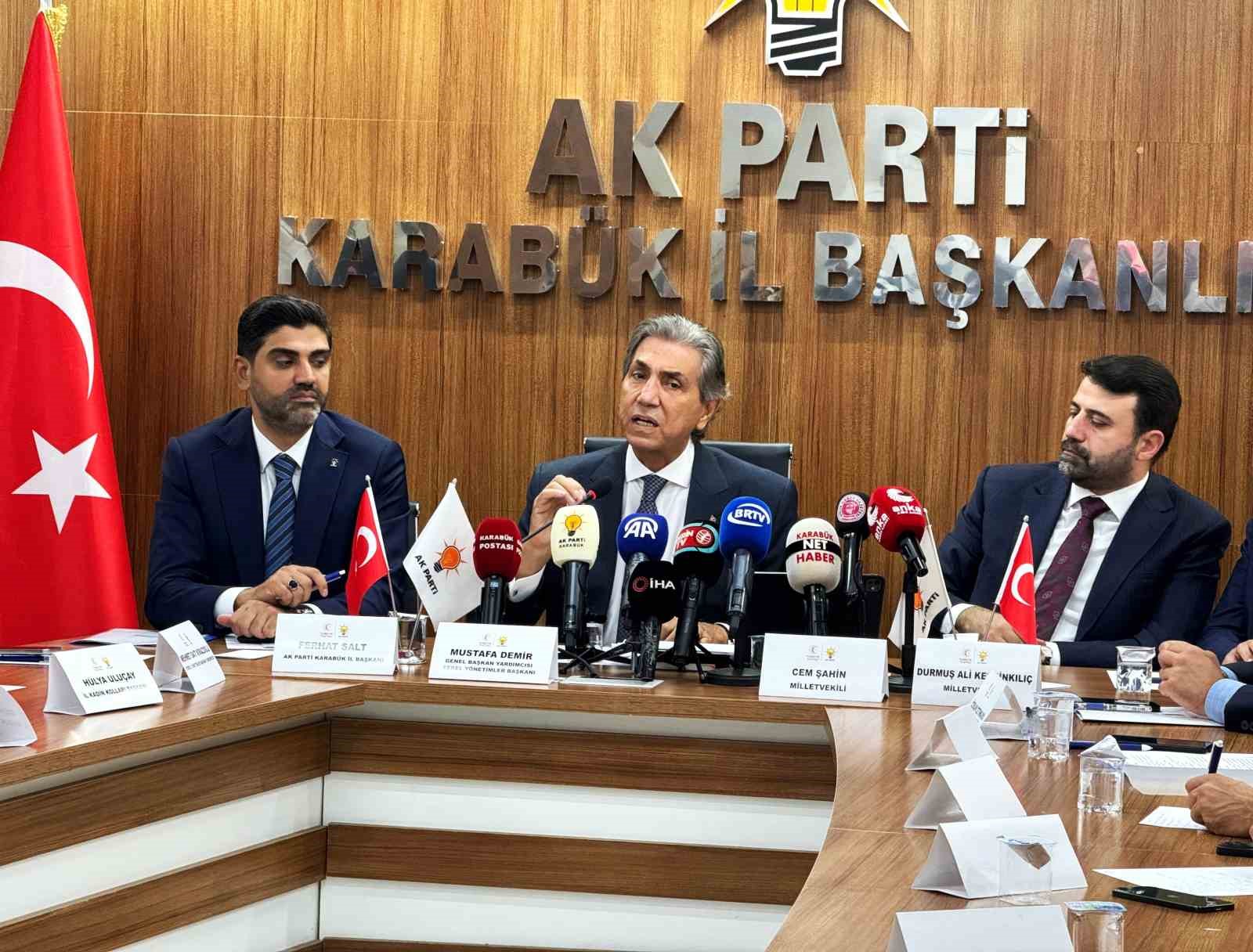 Demir, "AK Parti belediyeciliği diğerleriyle mukayese edilemez"
