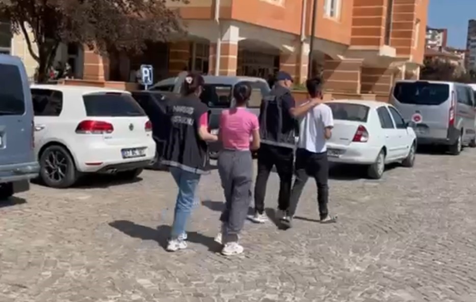 Kastamonu&rsquo;da uyuşturucuyla yakalanan 2 ş&uuml;pheli tutuklandı
