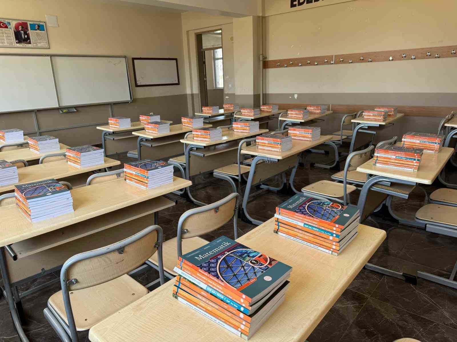 Ağrı’da 519 bin 210 ders kitabı öğrencilerin sıralarına bırakıldı