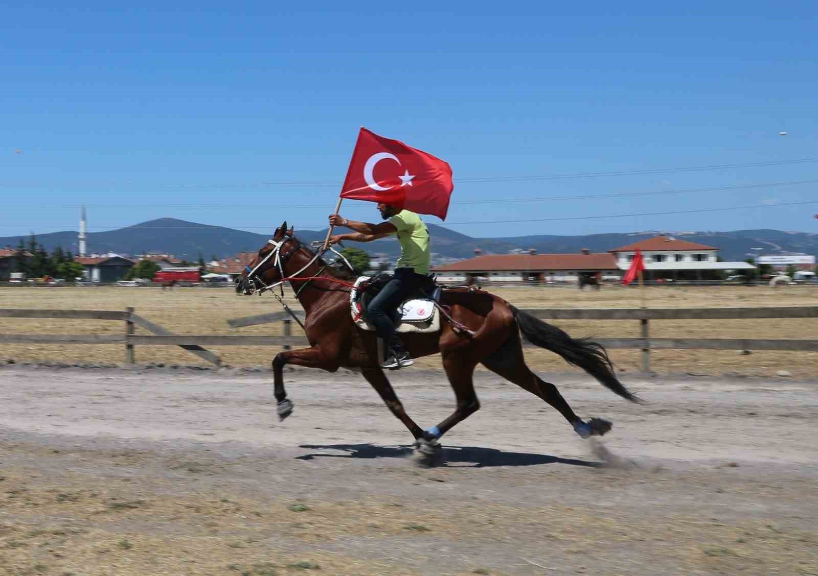 Rahvan at yarışları heyecanında sıra G&ouml;lc&uuml;k koşusunda
