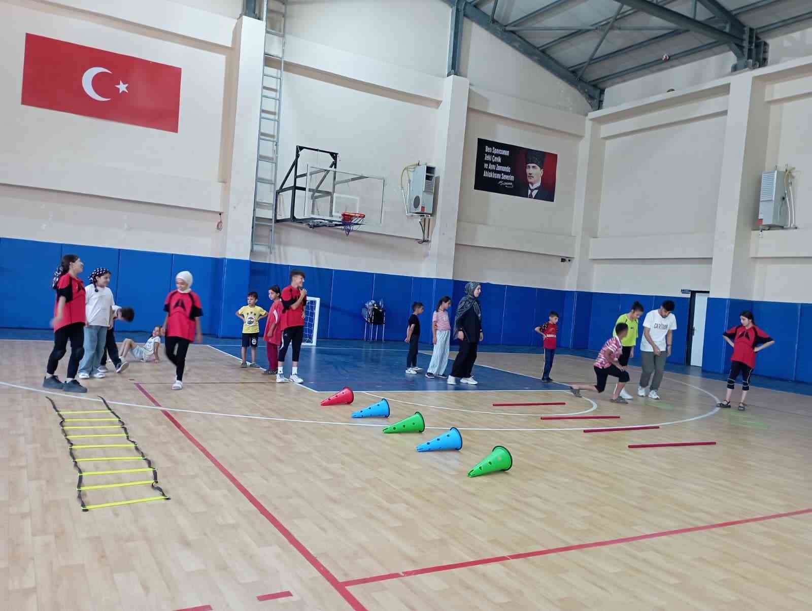 Korkut’ta kort tenisi antrenmanları devam ediyor