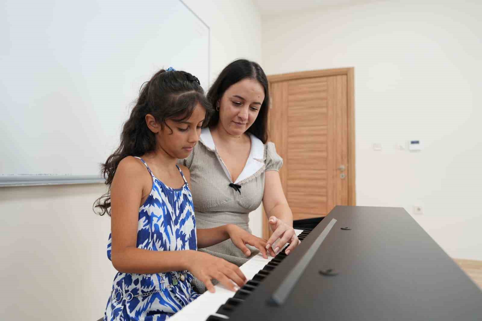 Konyaaltı’nda geleceğin sanatçıları yetişiyor