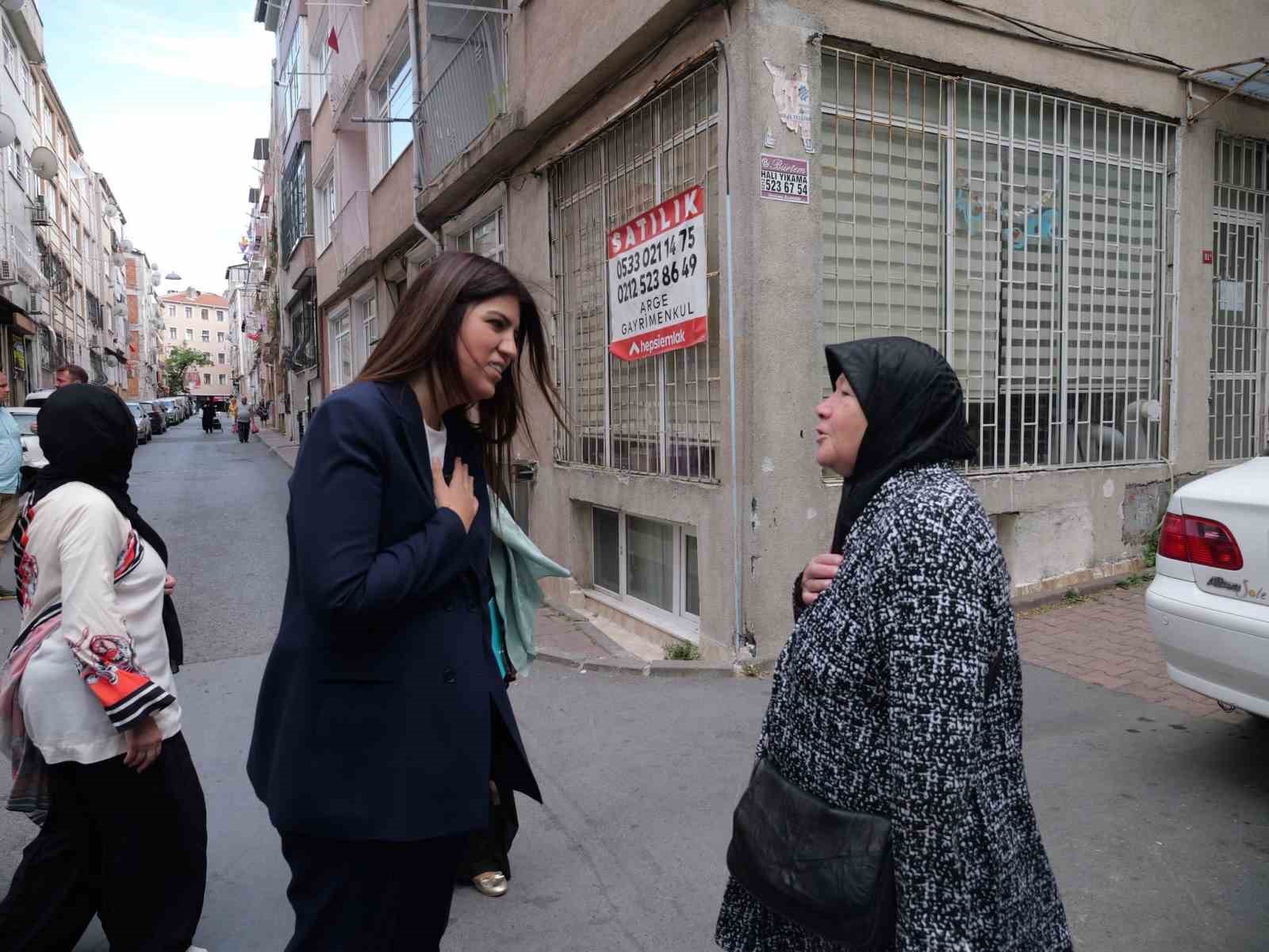 AK Parti İstanbul Milletvekili Derya Ayaydın Fatih&rsquo;te vatandaşlarla buluştu
