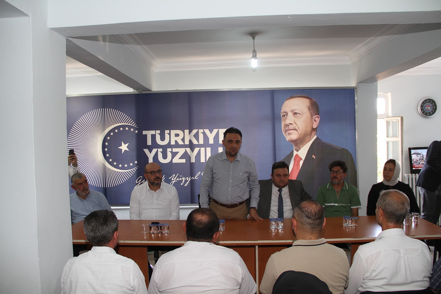 Baybatur: "Belediyeleri y&ouml;netemeyen memleketi y&ouml;netemez"
