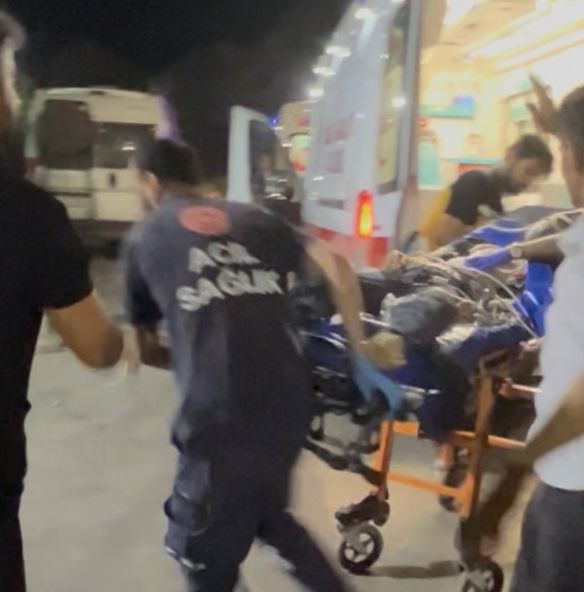 Sokak ortasında saldırıya uğrayan gen&ccedil; hayatını kaybetti
