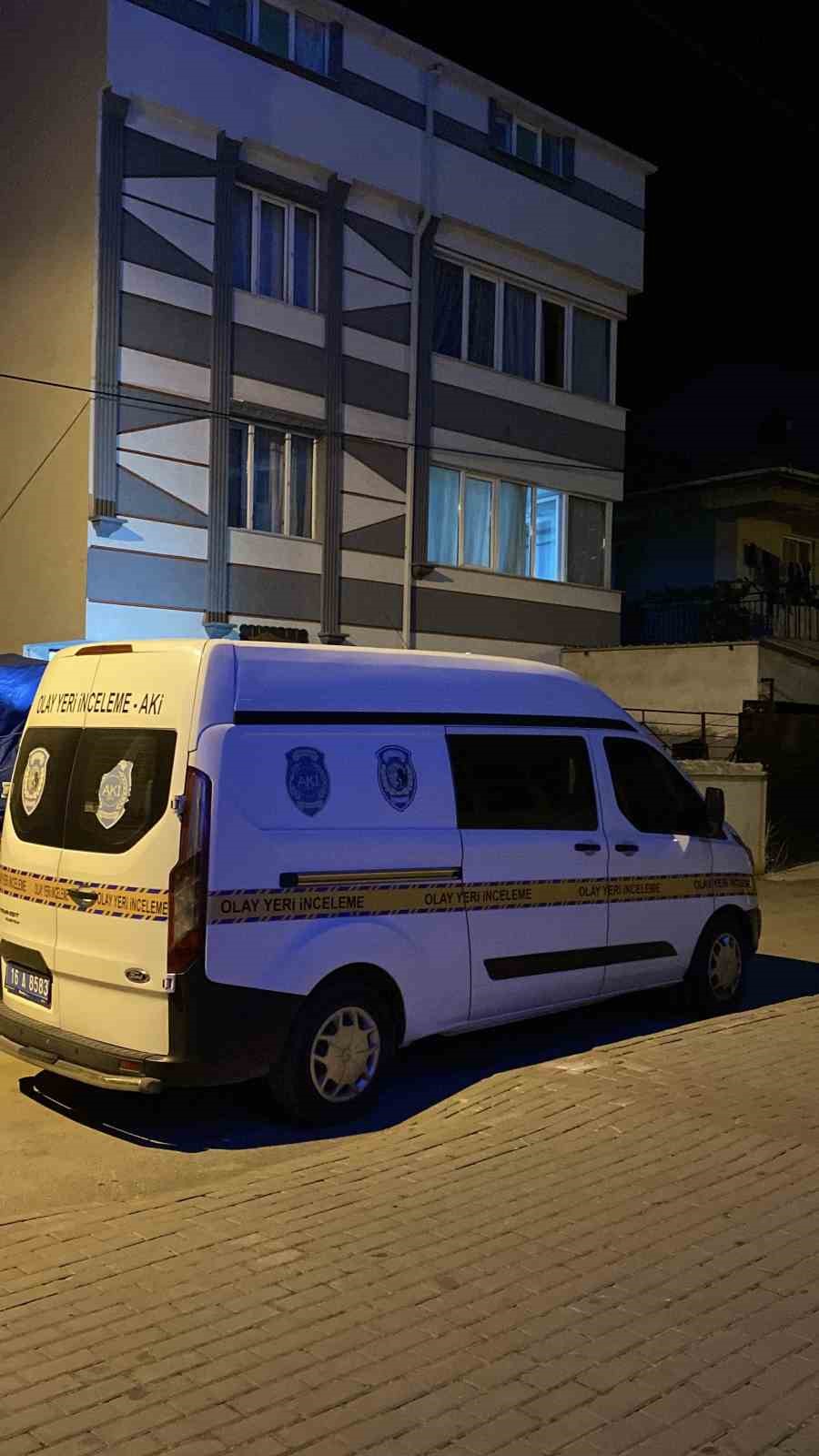 Bursa&rsquo;da 3. kattan d&uuml;şen gen&ccedil; kız ağır yaralandı
