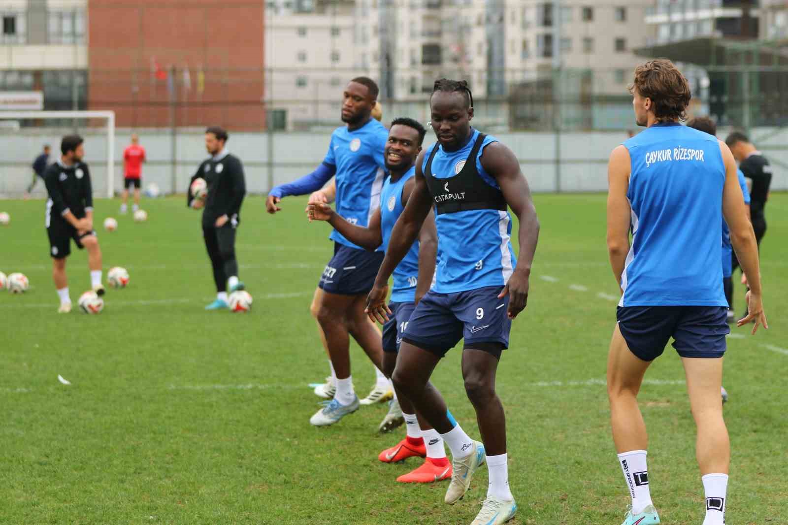 &Ccedil;aykur Rizespor, Galatasaray ma&ccedil;ı hazırlıklarını s&uuml;rd&uuml;rd&uuml;
