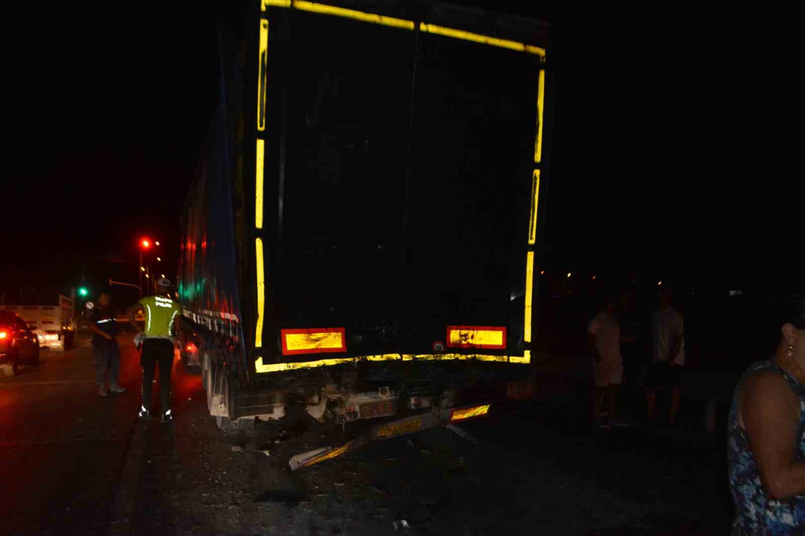 Ayvalık&rsquo;ta kırmızı ışıkta zincirleme trafik kazası: 1 &ouml;l&uuml;, 3 yaralı
