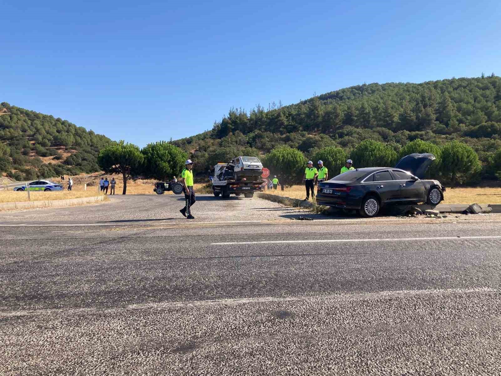 Manisa&rsquo;da trafik kazası: 1 &ouml;l&uuml;, 3 yaralı
