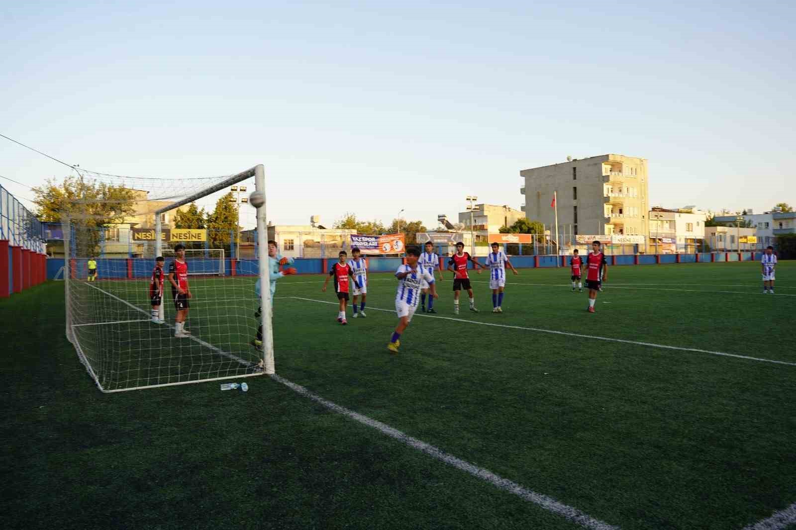 Kahta Belediyespor U-13 Takımı Adıyaman b&ouml;lge şampiyonu oldu
