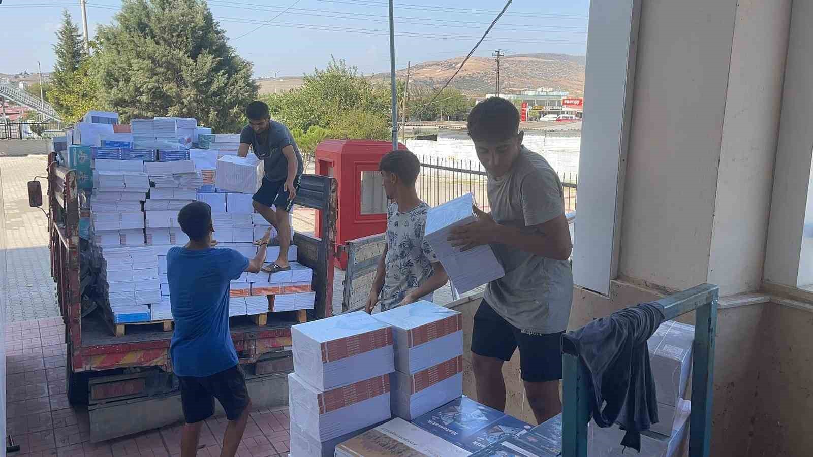 Osmaniye&rsquo;de kitaplar sıra &uuml;zerinde &ouml;ğrencileri bekliyor
