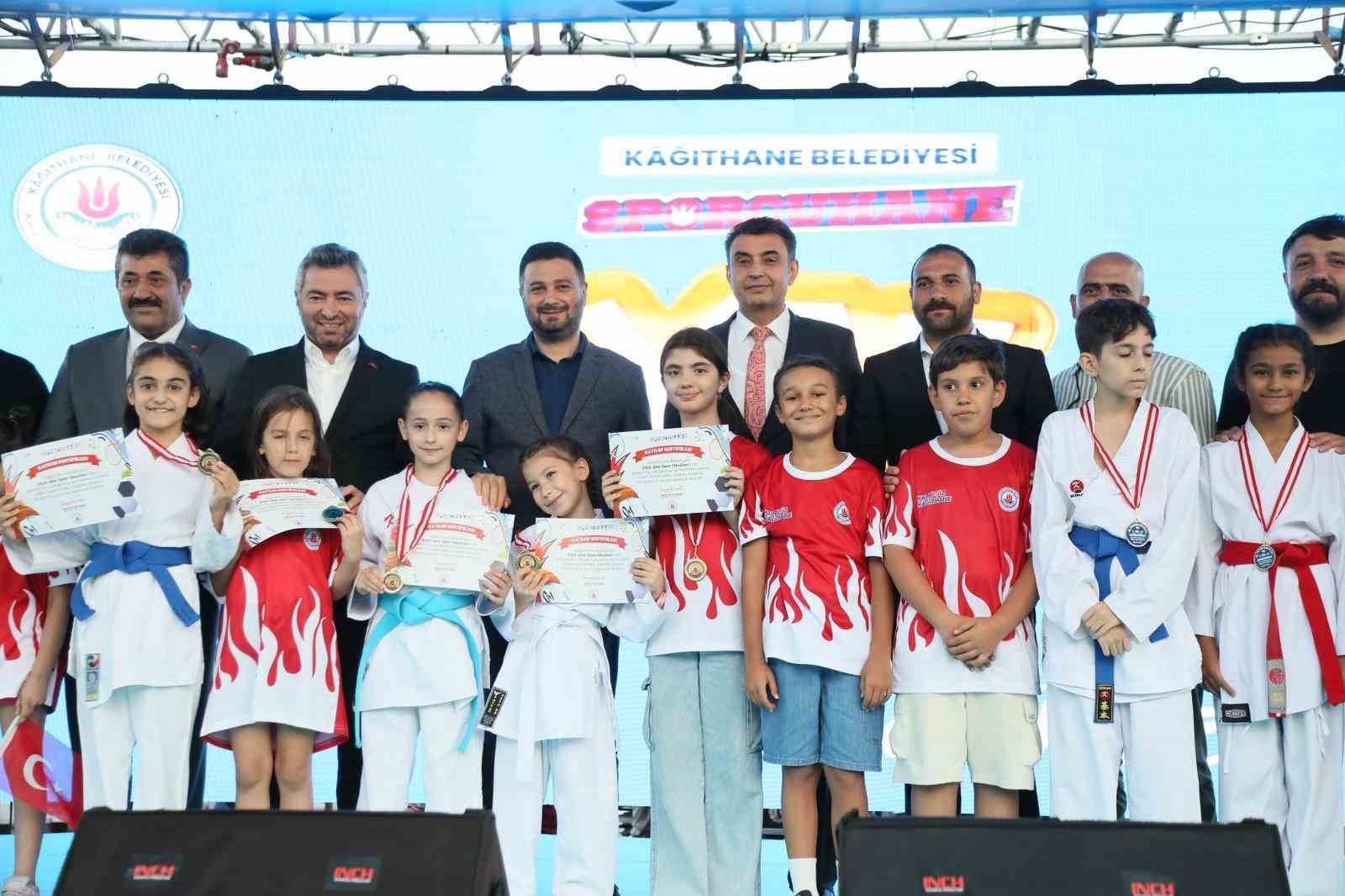 Kağıthane&rsquo;de 10 bin &ccedil;ocuk Yaz Spor Okulları&rsquo;ndan mezun oldu
