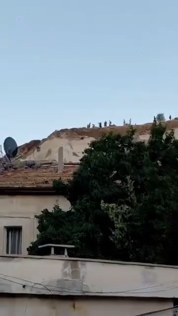 Nevşehir&rsquo;de turist, fotoğraf &ccedil;ekerken vadiye d&uuml;şt&uuml;
