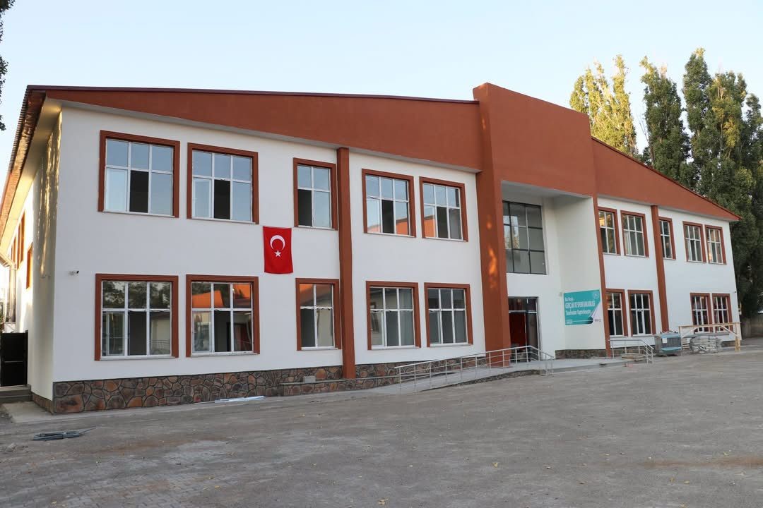 Malazgirt’te spor ve gençlik yatırımları sürüyor