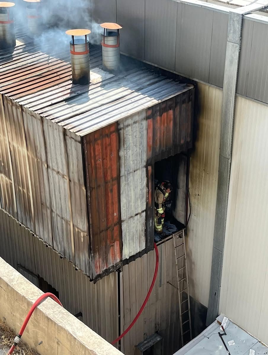 Antakya’da mobilya atölyesinde yangın çıktı