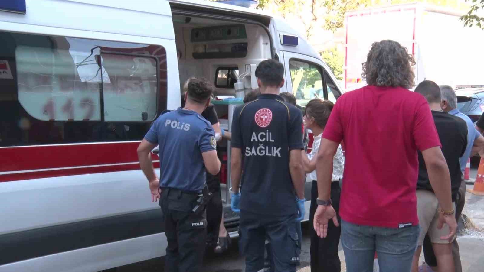 Ataşehir&rsquo;de diş kliniğinde t&uuml;p patlaması: 2 yaralı
