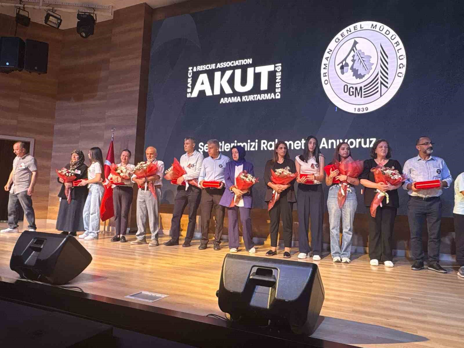 AKUT, Eskişehir yangınında hayatını kaybeden gönüllüleri ve orman işçilerini andı