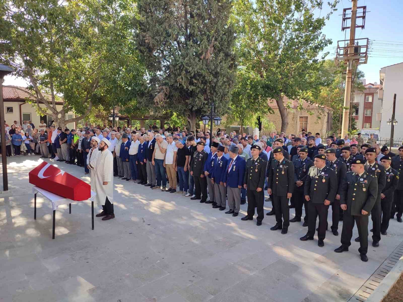 Edirne’de Kıbrıs gazisi son yolculuğuna uğurlandı