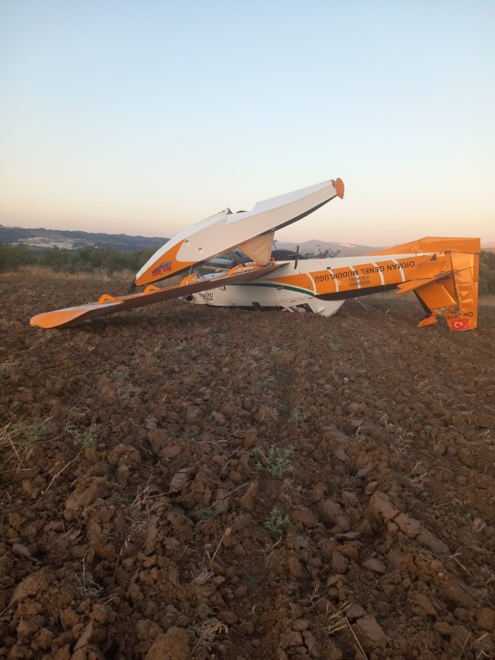 Muğla’da yangın söndürme uçağı tarlaya acil iniş yaptı