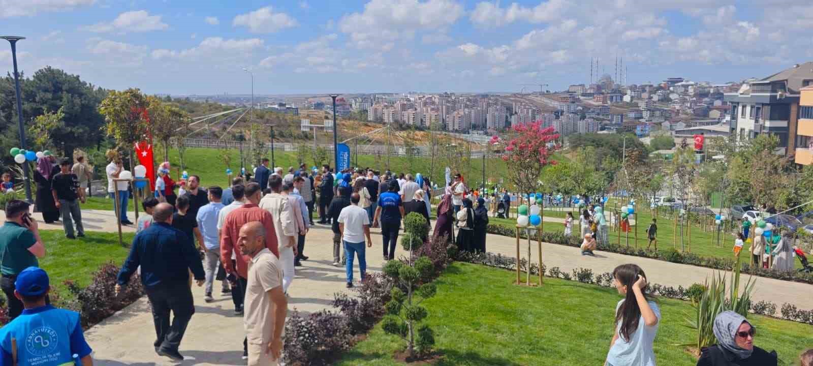 Arnavutköy’de Ömer Halisdemir Parkı ve Yenidoğan Hatıra Ormanı Açıldı
