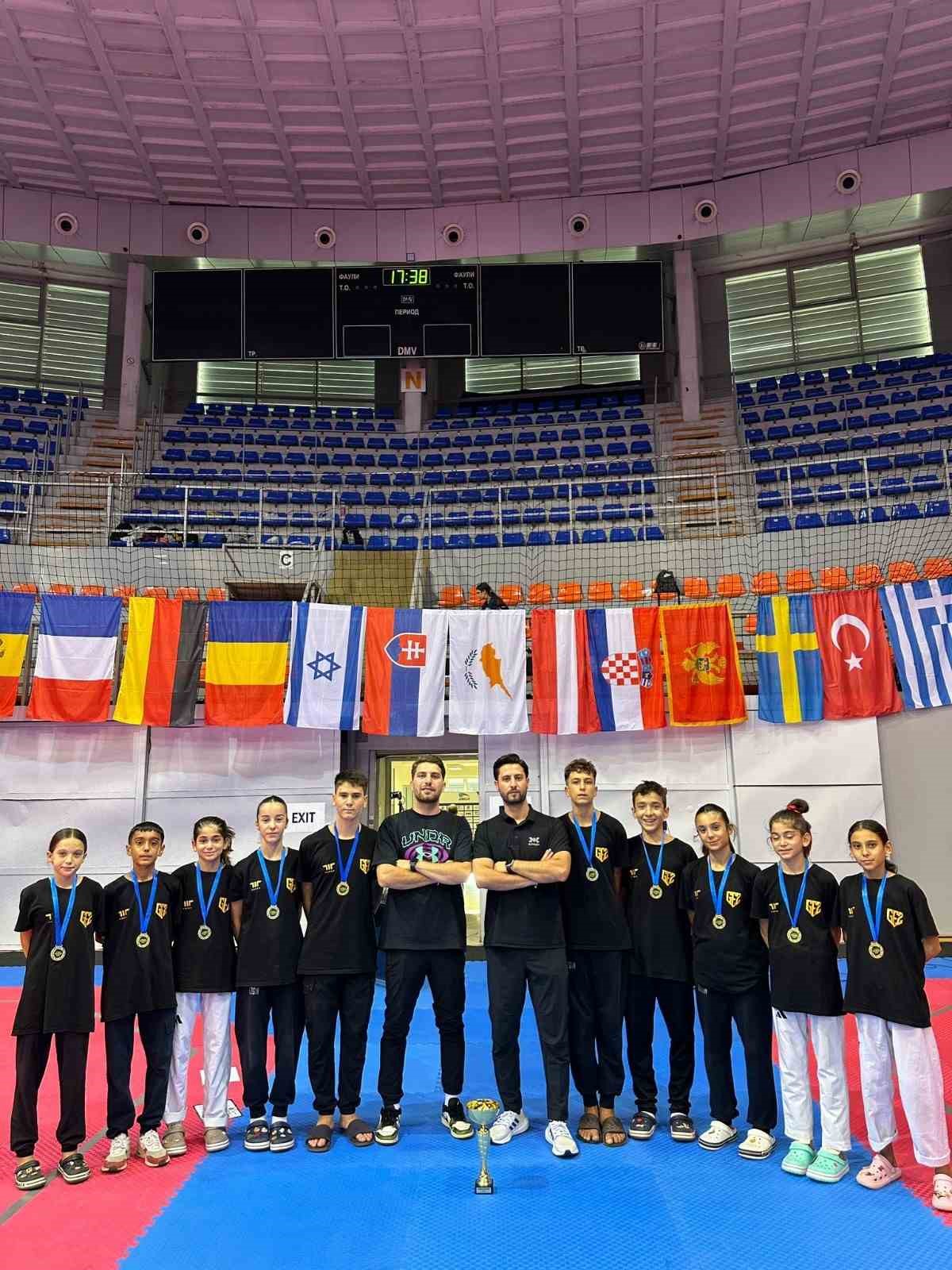 Aydınlı sporcular şampiyonluk kupasını Türkiye’ye getirdi