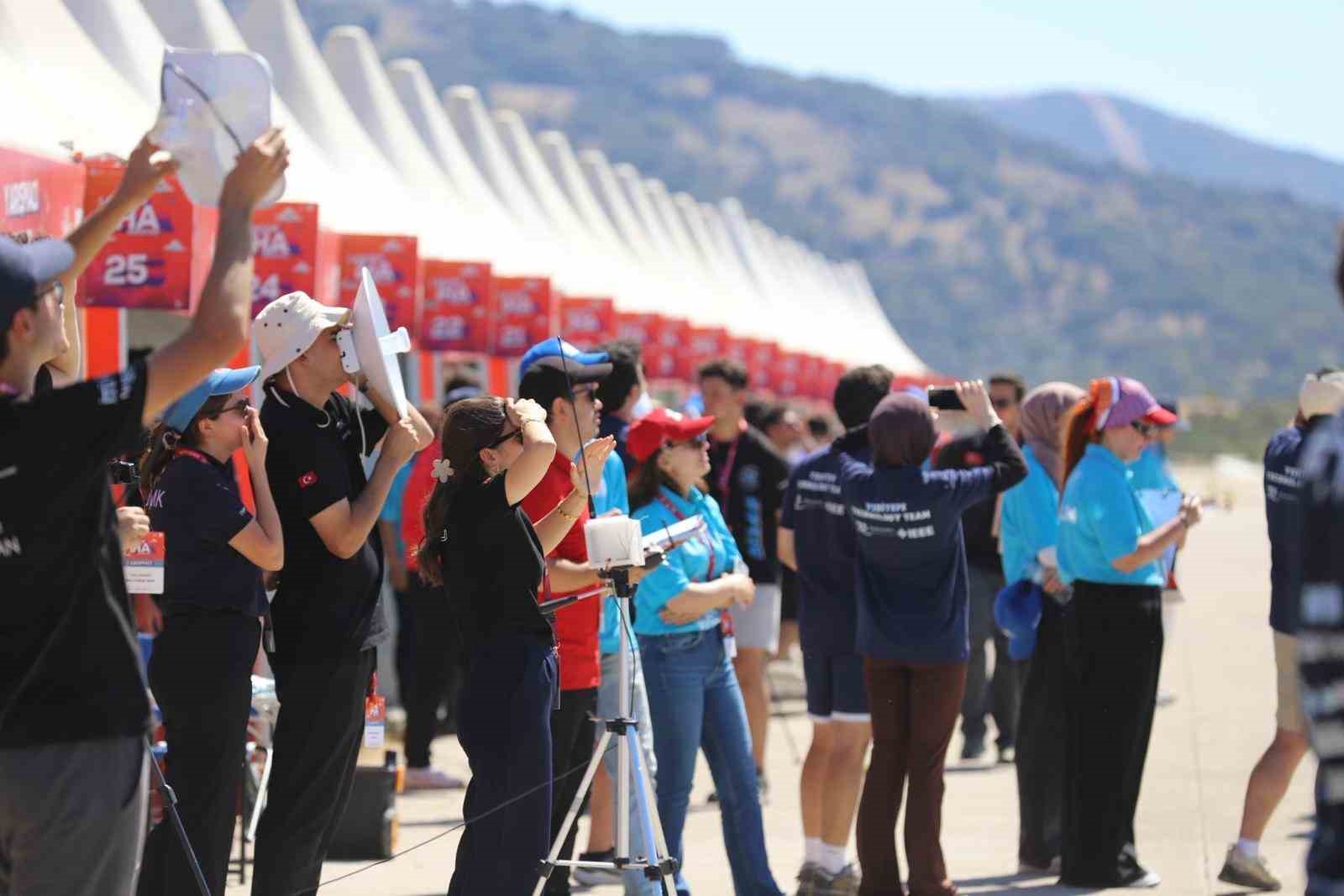 G&ouml;k&ccedil;eada&rsquo;da TEKNOFEST&rsquo;in 3&rsquo;&uuml;nc&uuml; g&uuml;n&uuml;nde İHA&rsquo;lar g&ouml;ky&uuml;z&uuml;nde kıyasıya m&uuml;cadele etti

