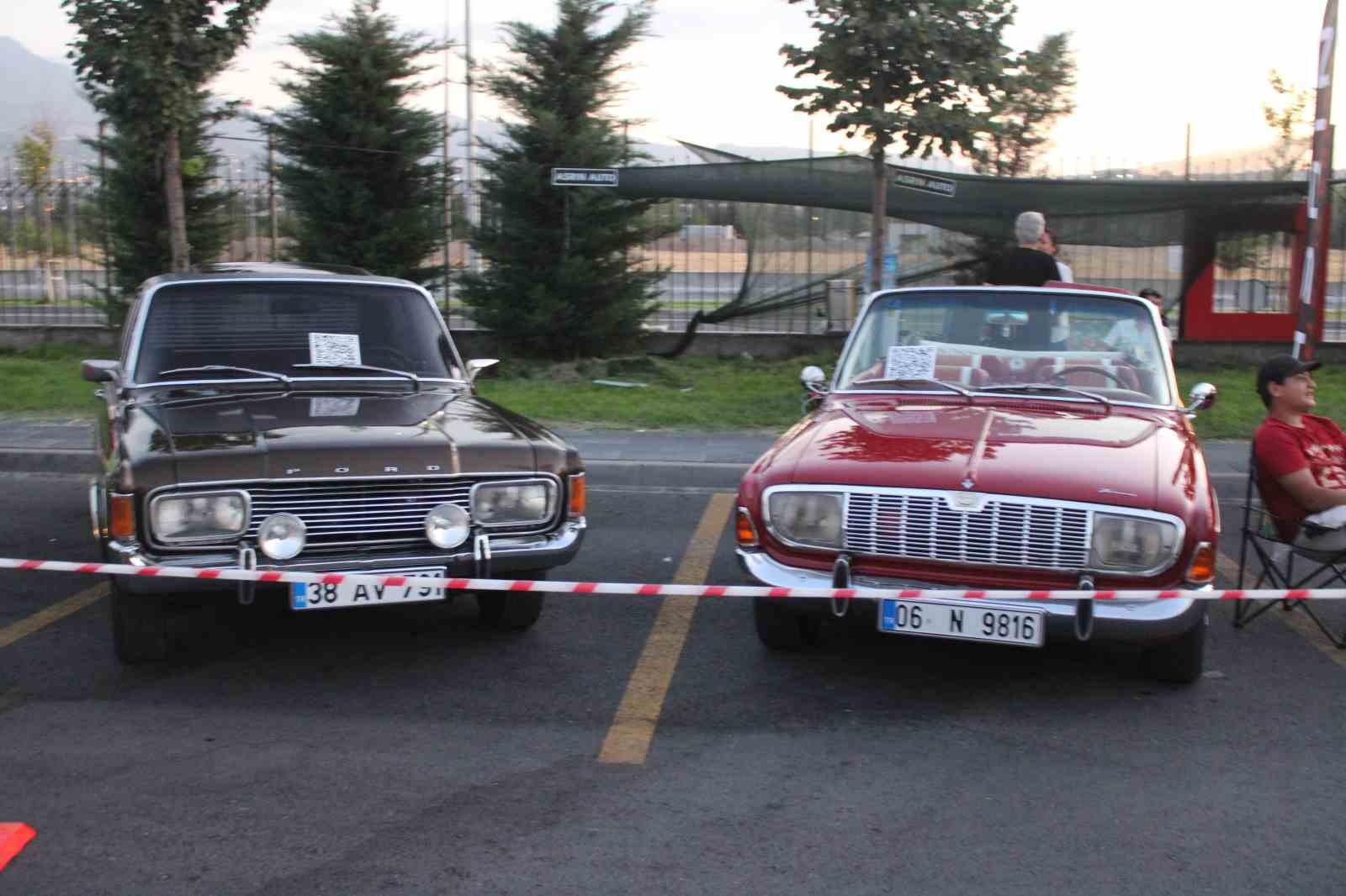 Kayseri&rsquo;de klasik otomobiller sahne aldı
