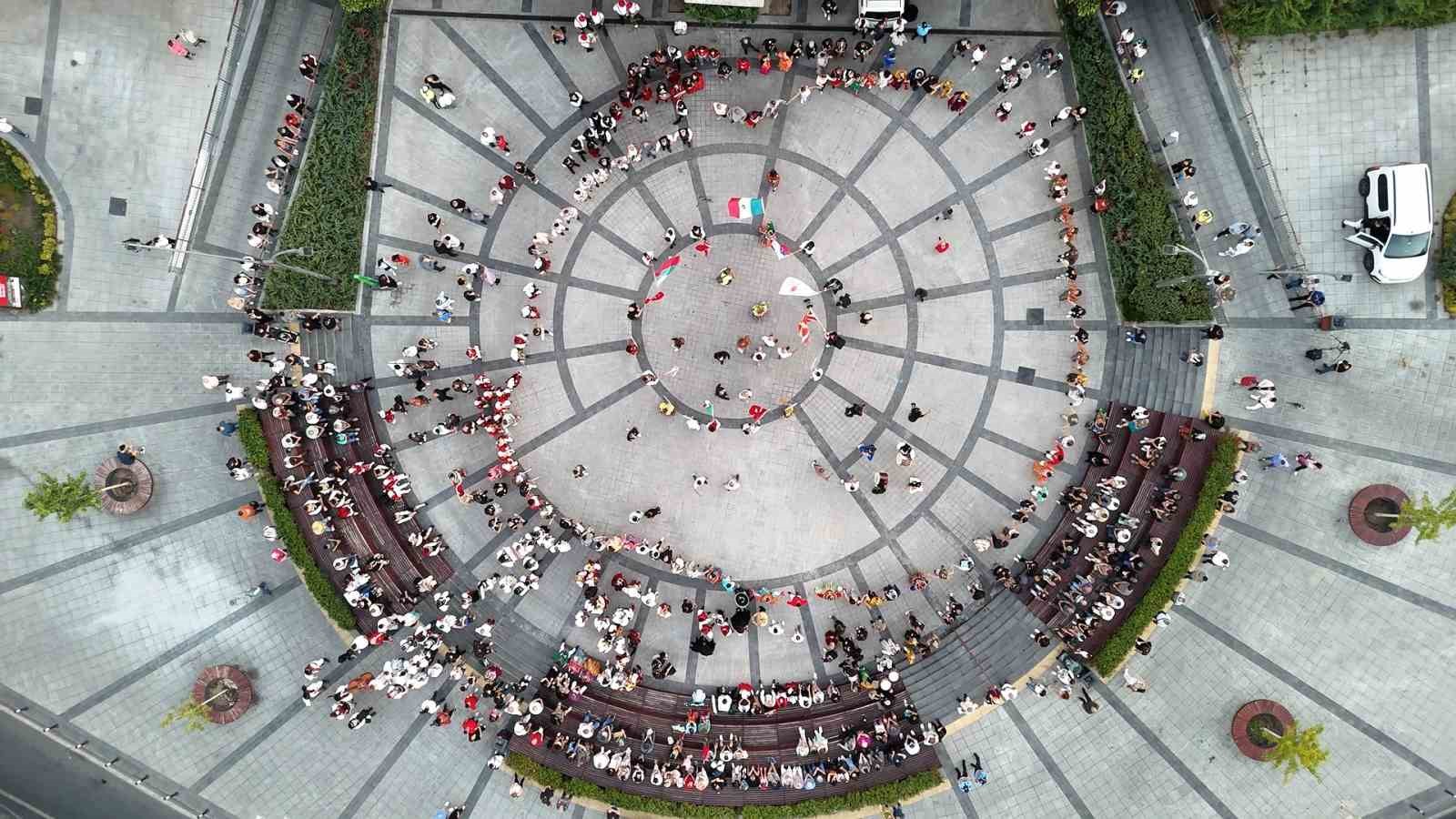 Kartal’da Uluslararası Halk Oyunları Festivali başladı