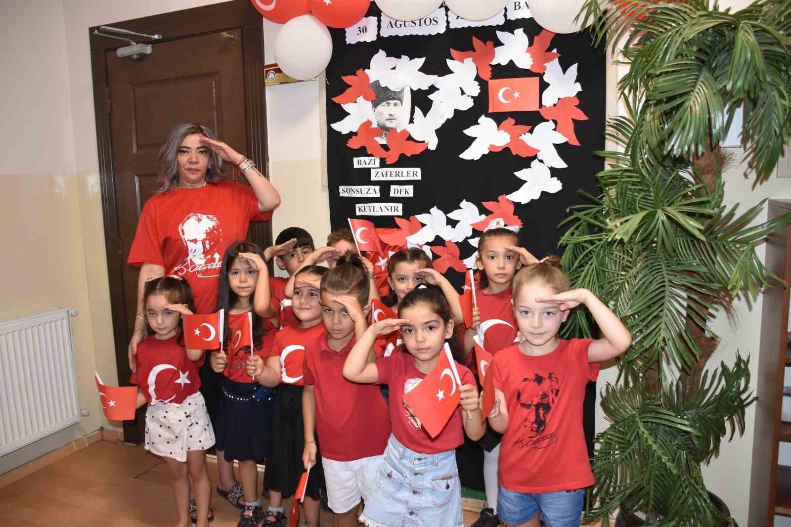 Minik öğrenciler 30 Ağustos Zafer Bayramı’nı coşkuyla kutladı