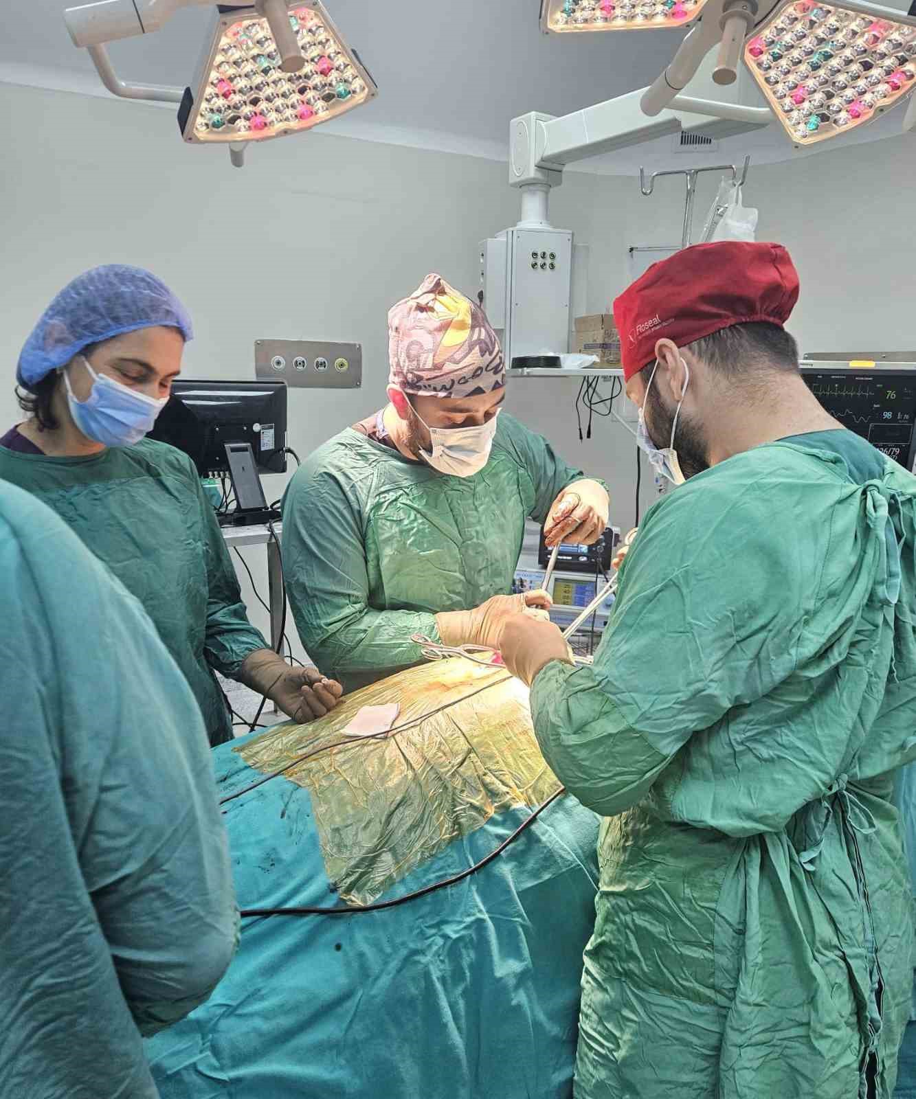 Bayburt’ta omurilik basısı olan bir hastaya omurga ameliyatı yapıldı
