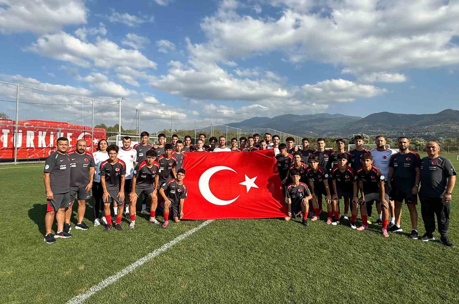 Genç Milli Takımları, 30 Ağustos Zafer Bayramı’nı kutladı