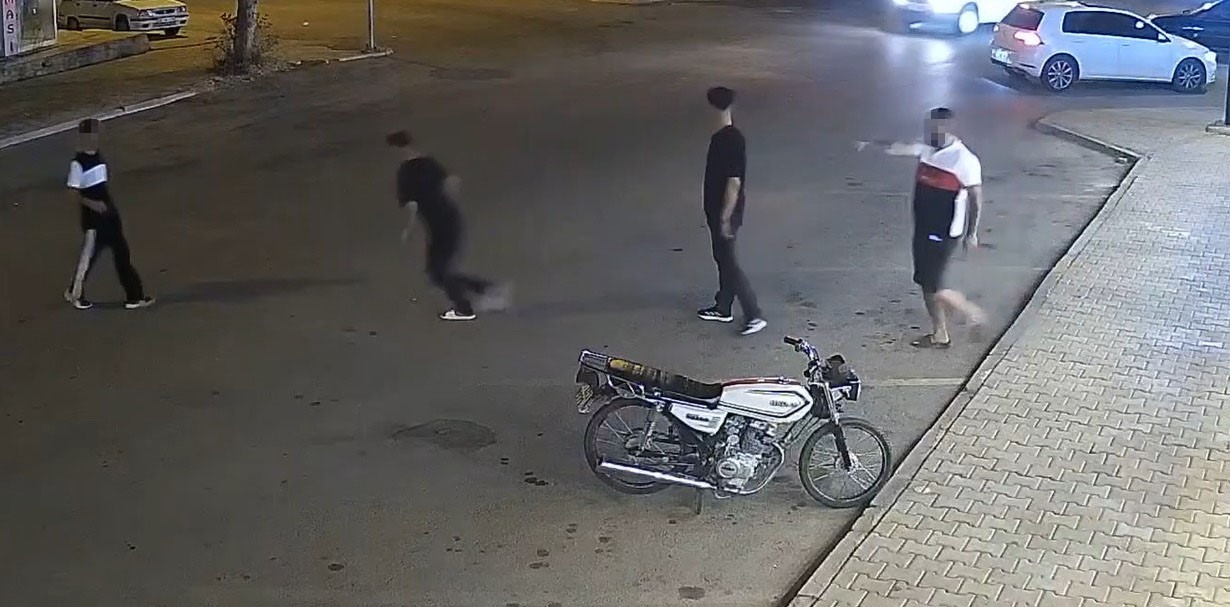 Kurşunlama anları kamerada: 2 milyon TL hara&ccedil; istemişler
