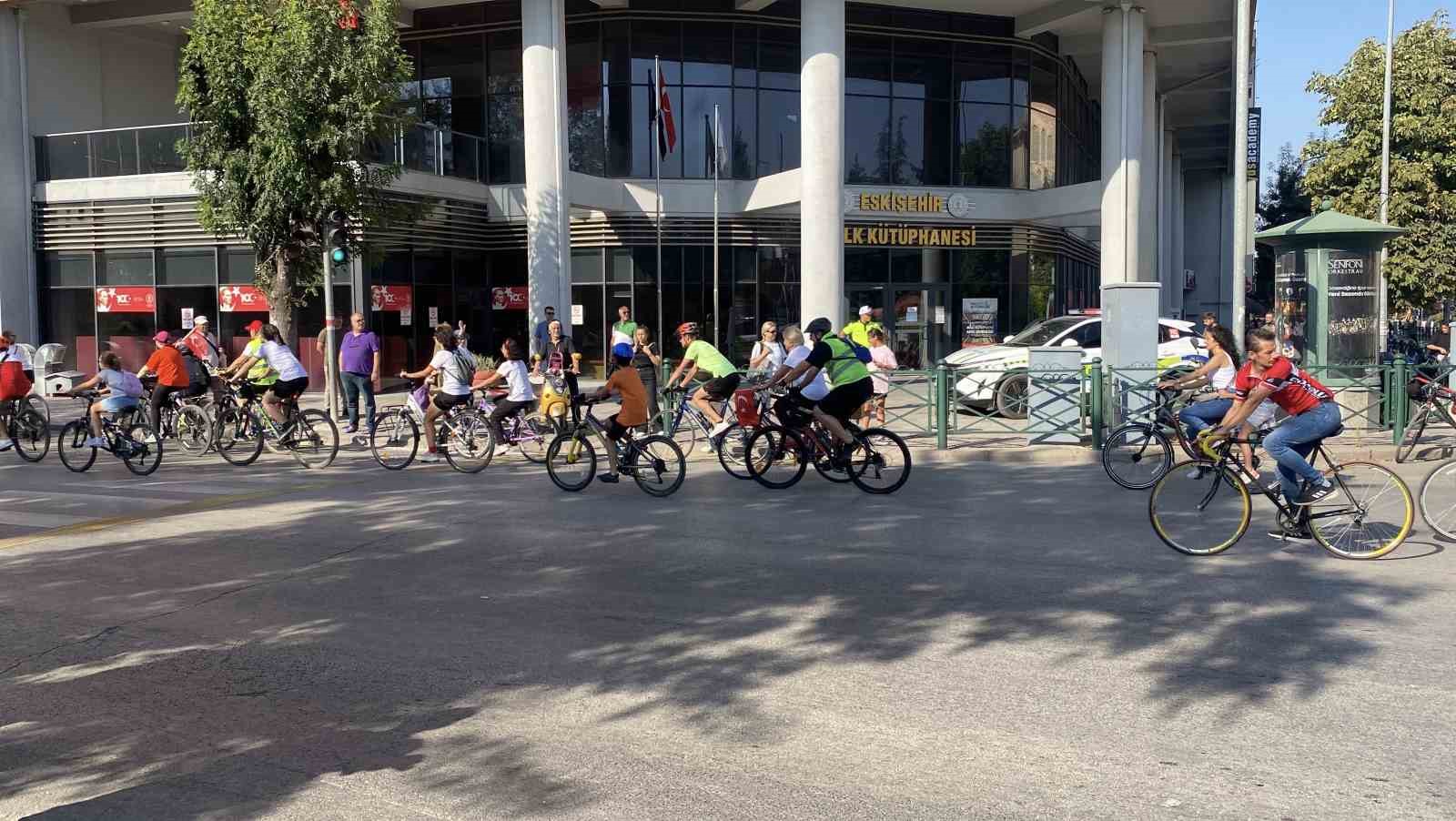 Zafer Bayramı’nı pedal çevirerek kutladılar