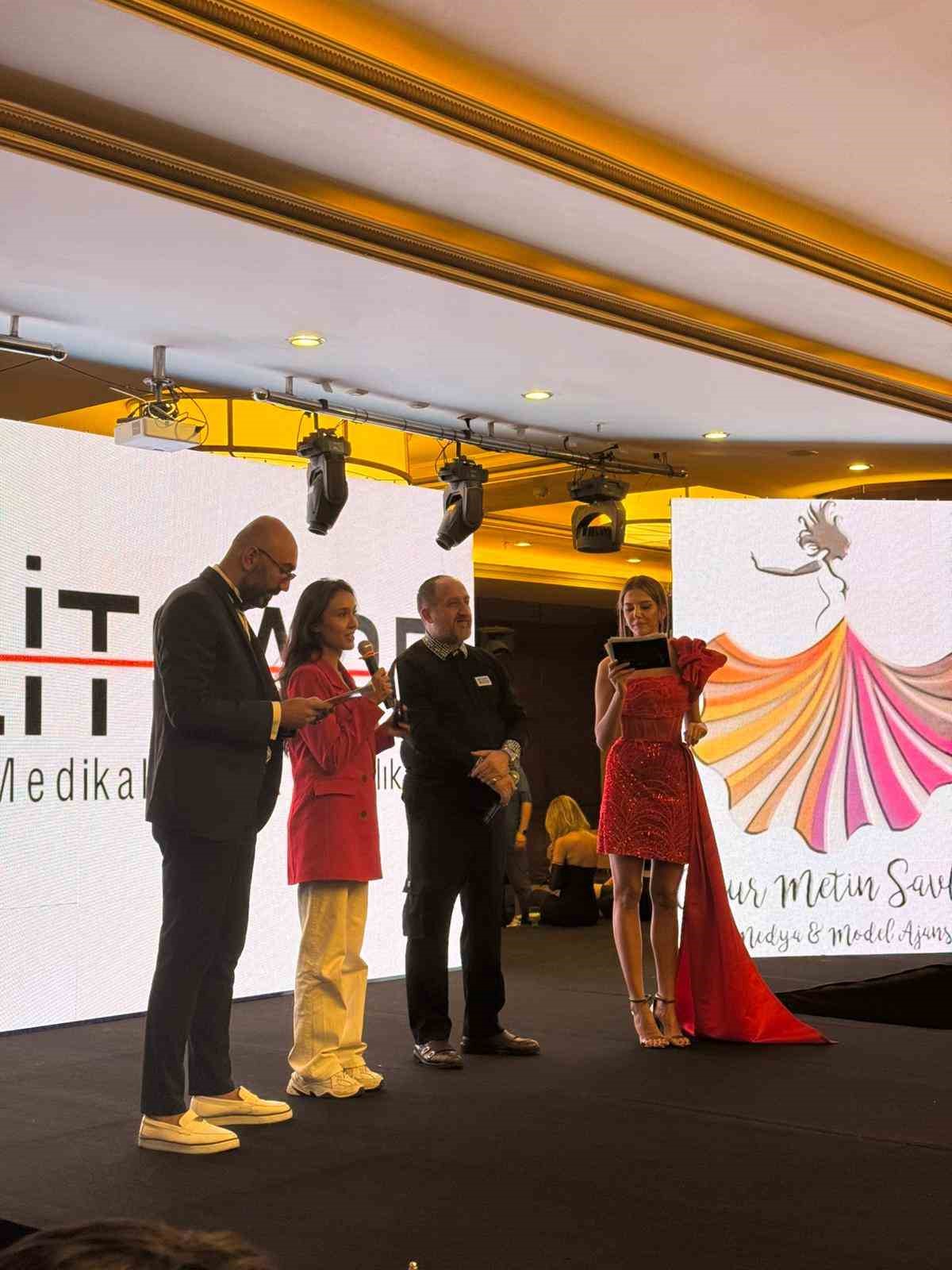 "Beauty of Turkey 2025 G&uuml;zellik Yarışması" finalinde İHA&rsquo;ya "En İyi Haber Ajansı" &ouml;d&uuml;l&uuml;
