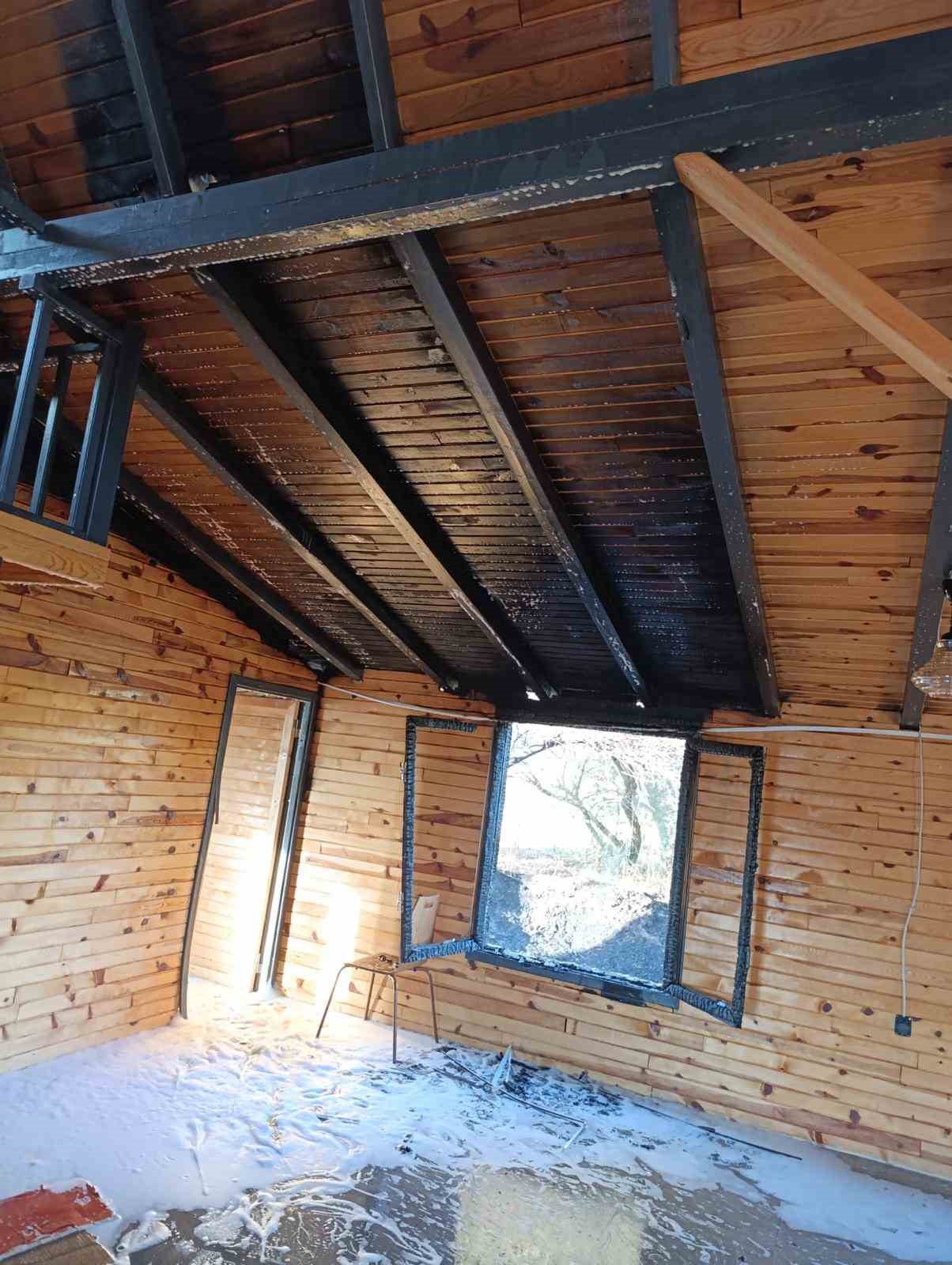 Muş&rsquo;ta &ccedil;ıkan yangında 30 d&ouml;n&uuml;ml&uuml;k alan k&uuml;le d&ouml;nd&uuml;
