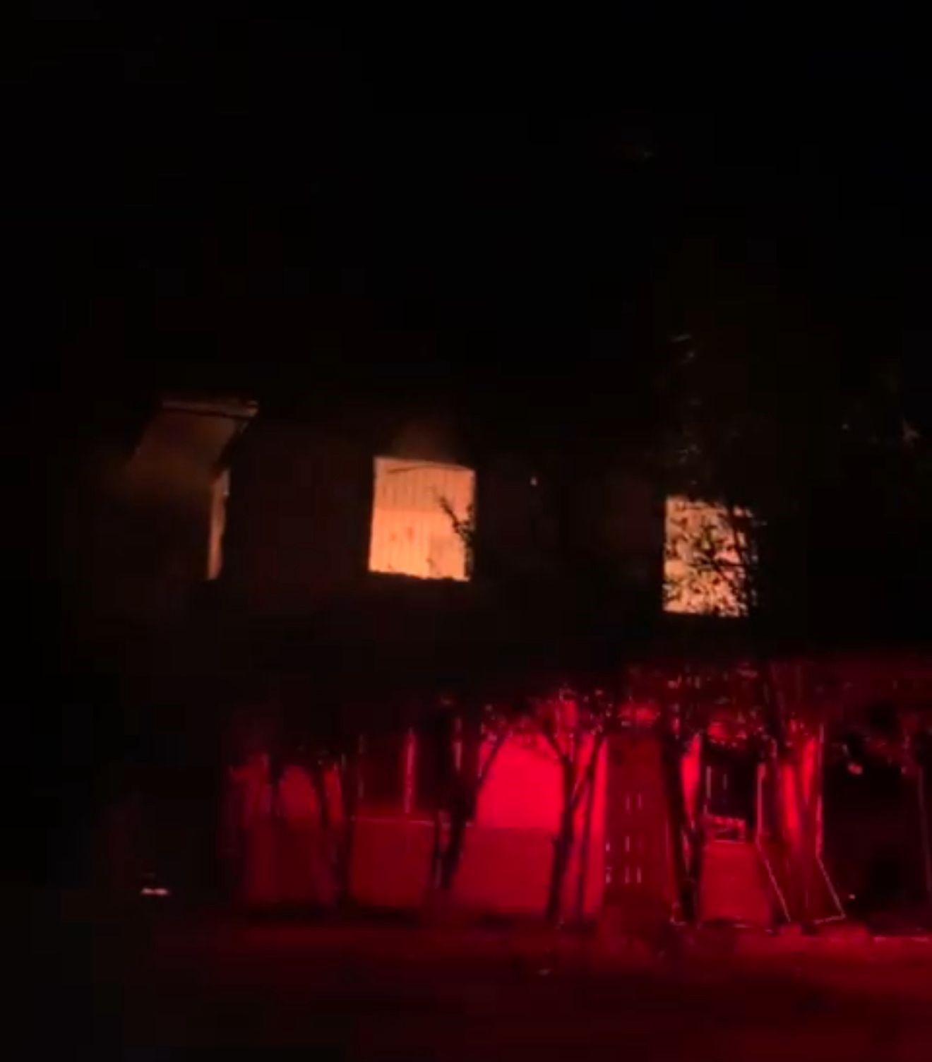 Kiracısının &ouml;l&uuml;m&uuml;ne neden olan ev sahibinin evi yandı
