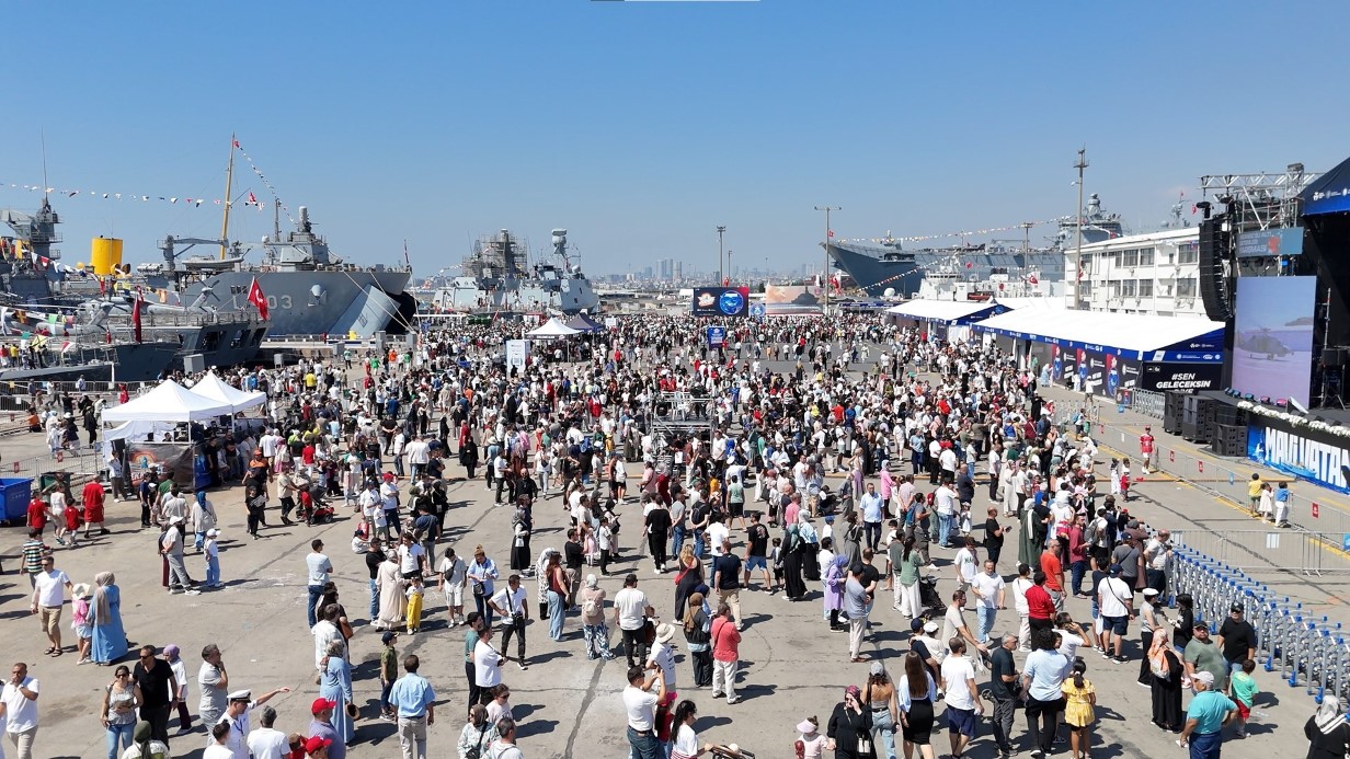TCG Anadolu, TEKNOFEST’in ilgi odağı oldu