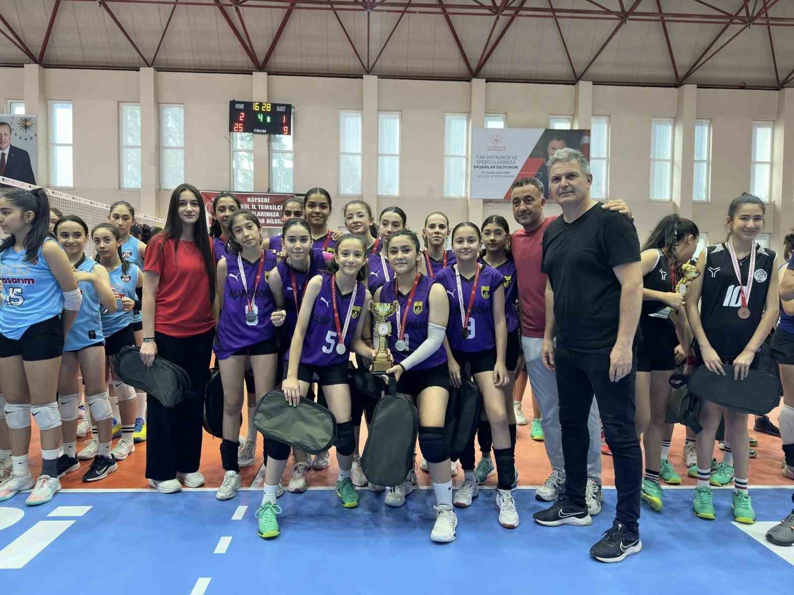 Voleybolda kupalar sahibini buldu
