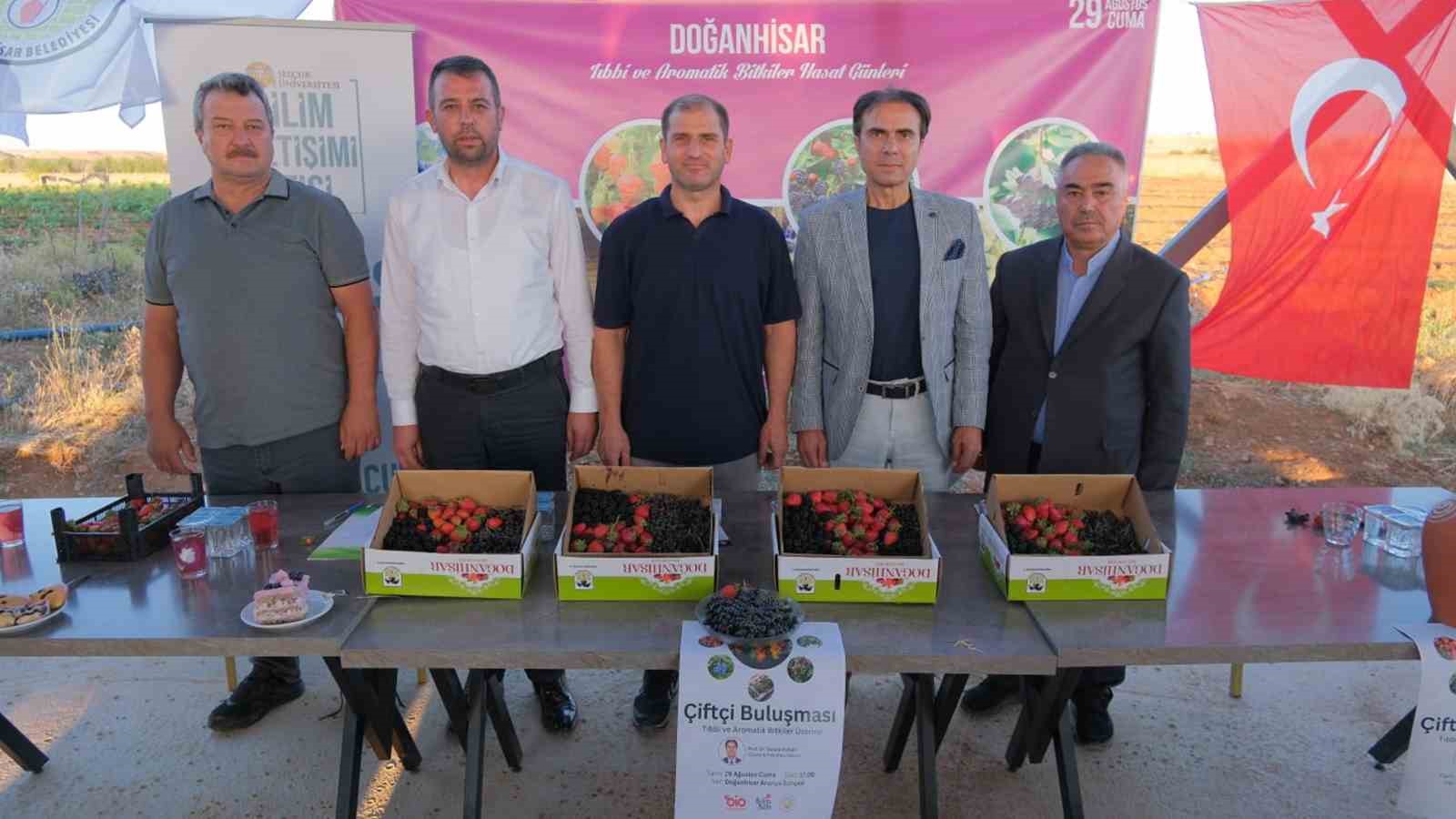 Sel&ccedil;uk &Uuml;niversitesi Bilim İletişimi Ofisi, Doğanhisar&rsquo;da &ccedil;ift&ccedil;ilerle buluştu
